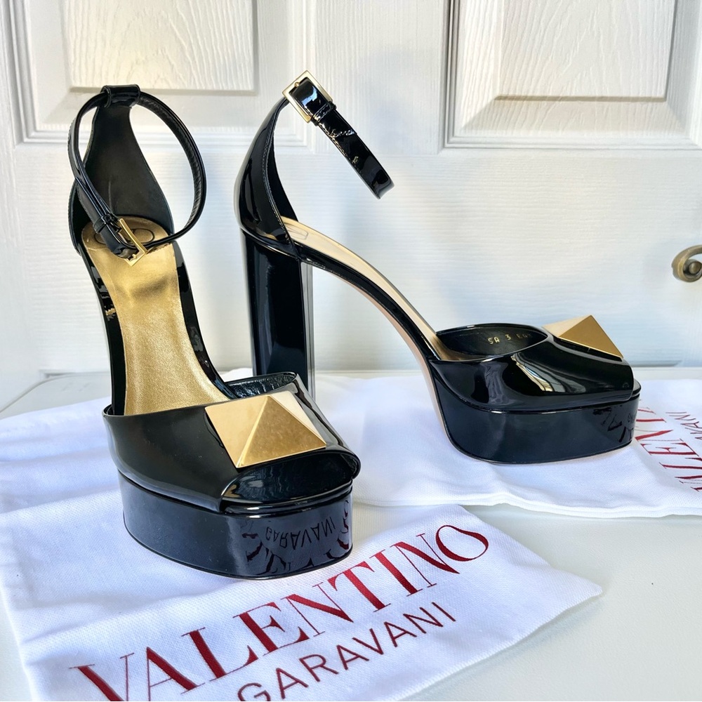 Valentino One Stud Patent Leather Platform Sandals - Black, 42